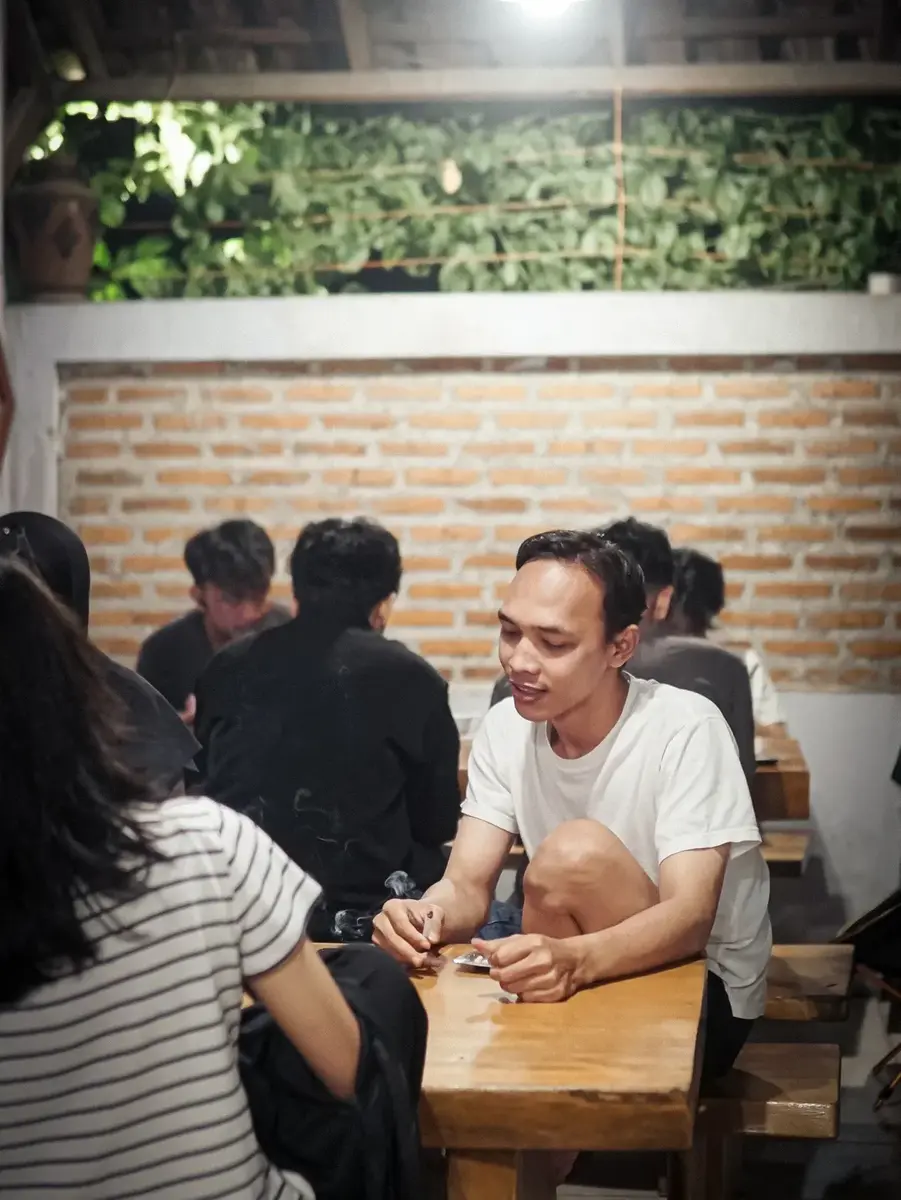 Suasana malam di Tuntun Kopi